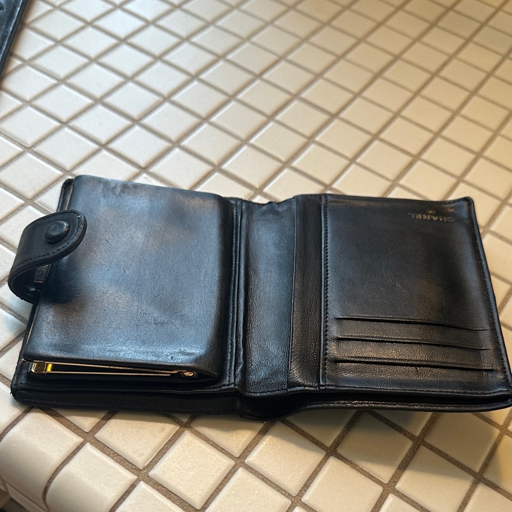 CHANEL Black lambskin CC Leather Bifold Wallet Vintage - Picture 3 of 13